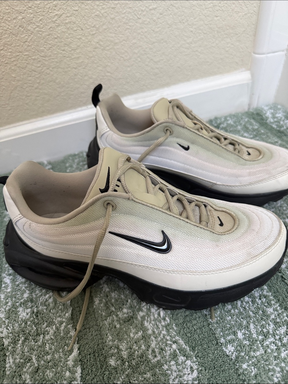 Nike Air Max Low-Profile Sneaker - Cream and Black